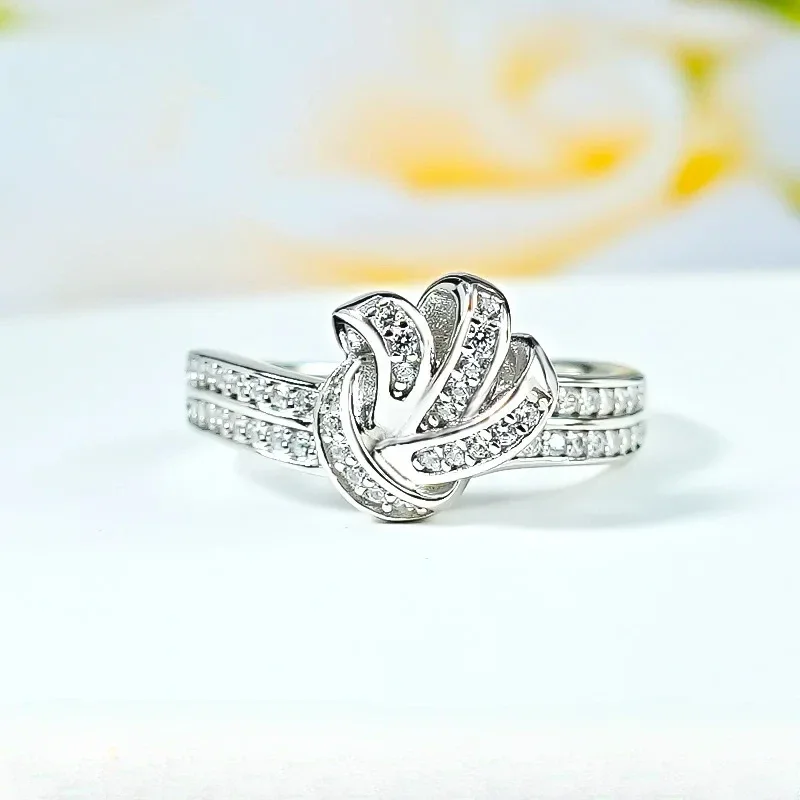 Light Luxury Knot 925 Silver Niche Temperament Ring Inlaid with High Carbon Diamond Simple Commuting Sweet Niche Design