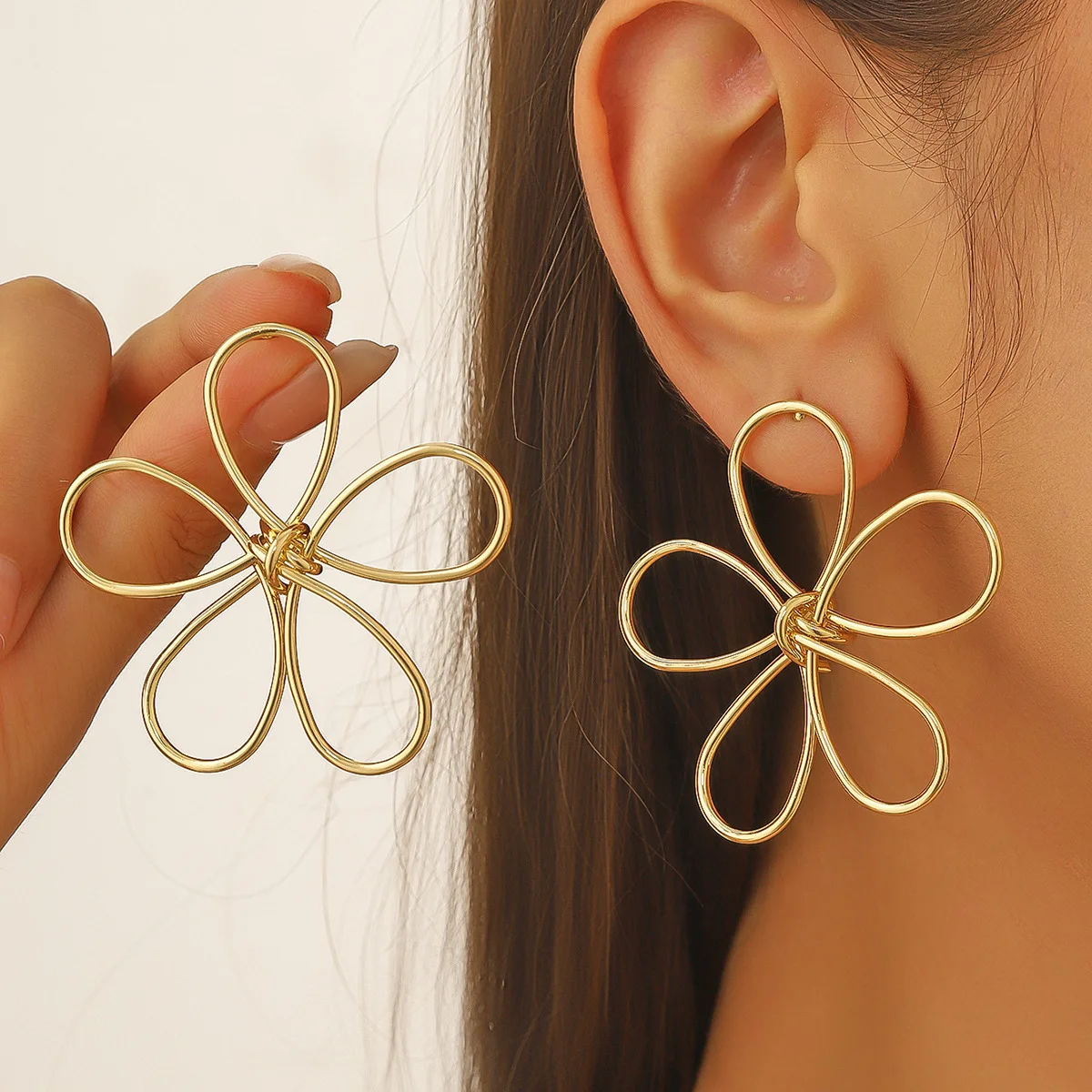 Exaggeration Hollow Big Flower Drop Earrings for Women Simple Golden Metal Line Weave Flowers Earrings Personality Retro Jewelry