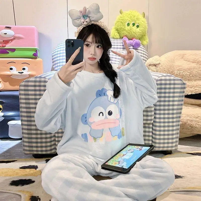 

Новый утепленный пижамный комплект Sanrio Hangyodon из кораллового флиса и фланели с милым мультяшным дизайном для женщин, осенне-зимний, с круглым вырезом, хит продаж
