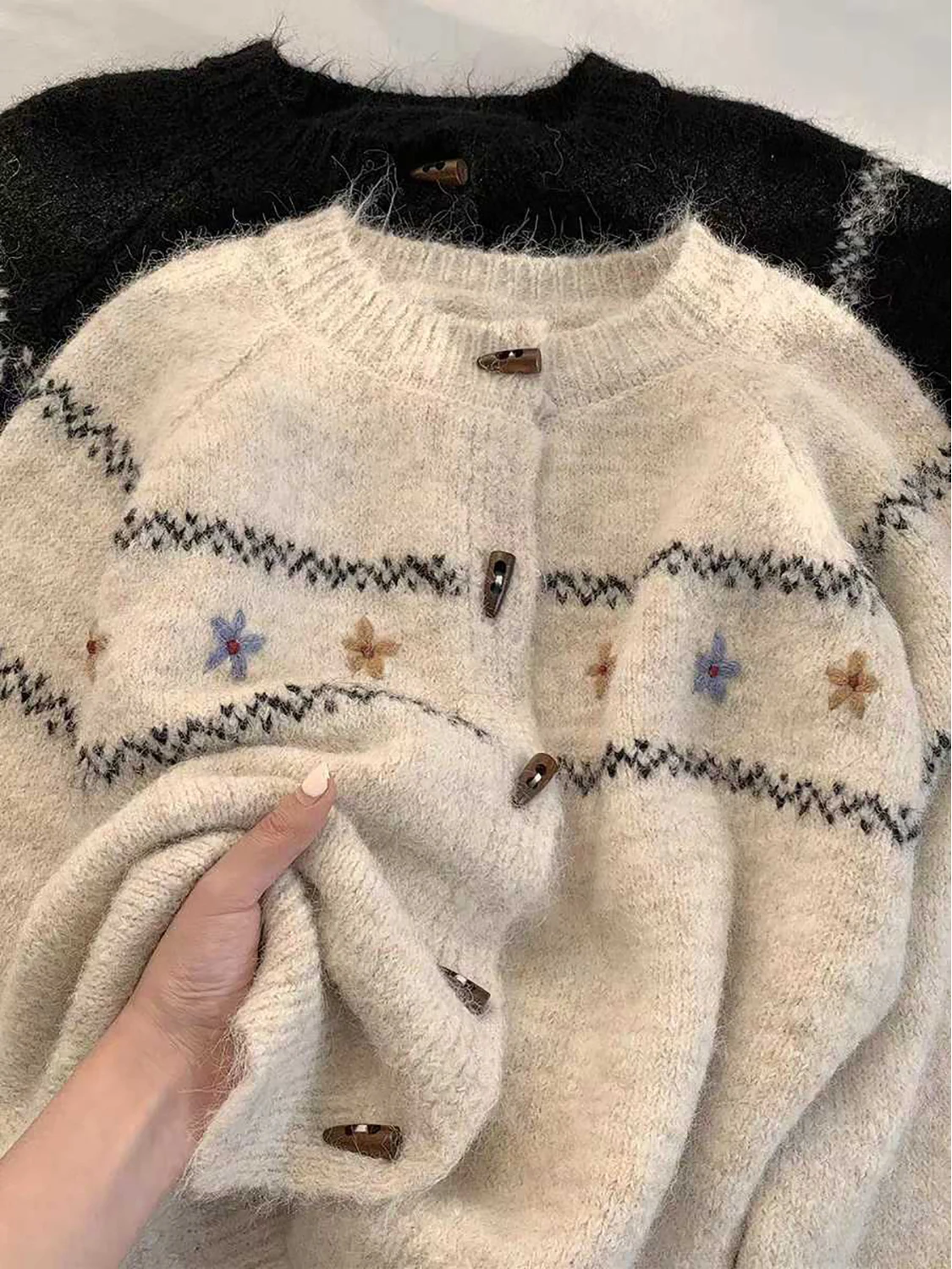 

Корейский мягкий уютный вязаный кардиган для женщин, осенне-зимний, с винтажной вышивкой, уникальный дизайн, свитер-жакет с длинными рукавами