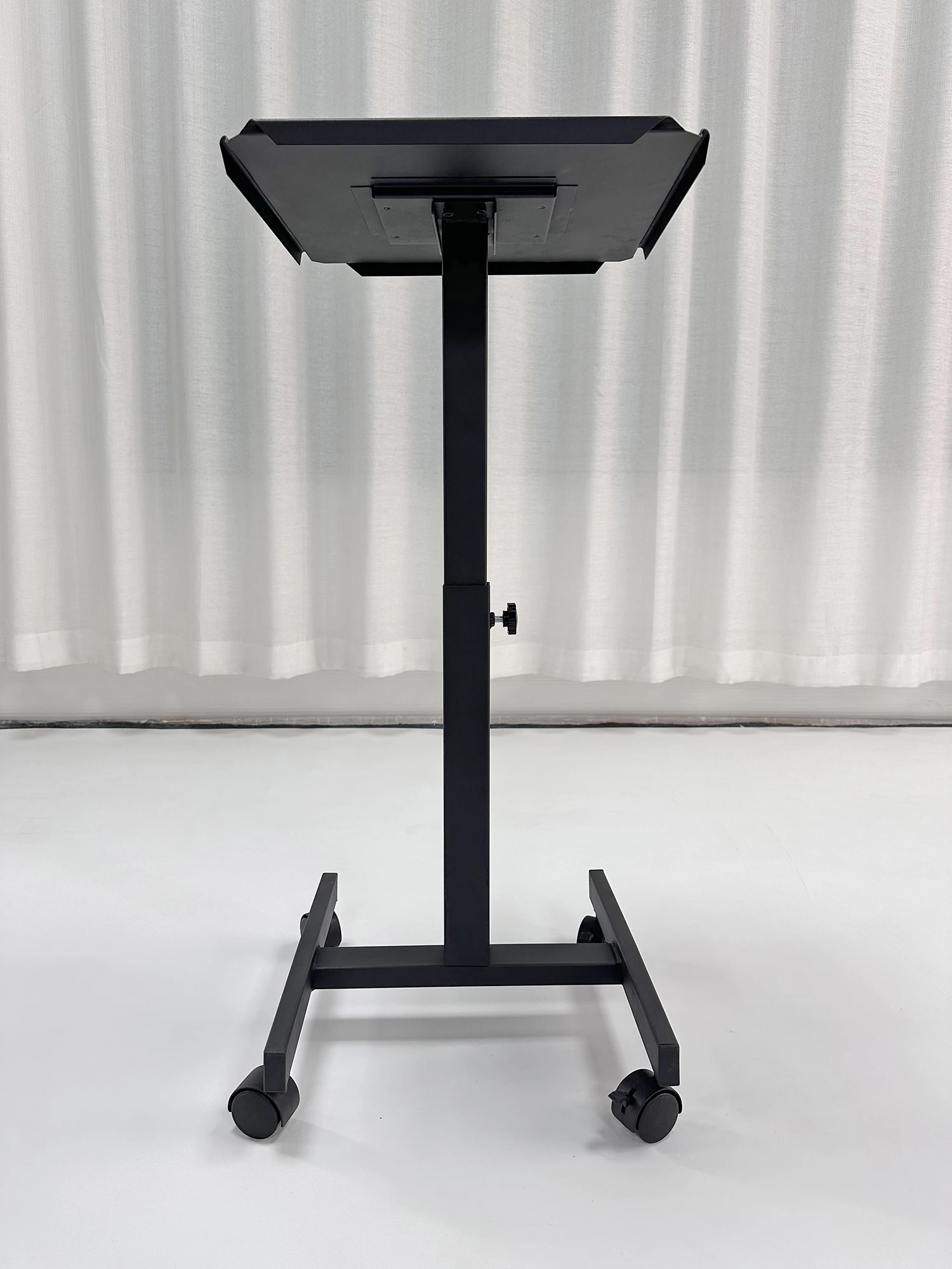 حامل بروجيكتور محمول متعدد الوظائف مع ارتفاع قابل للتعديل D8410/D8412 مكتب/طاولة استوديو للاستخدام المنزلي