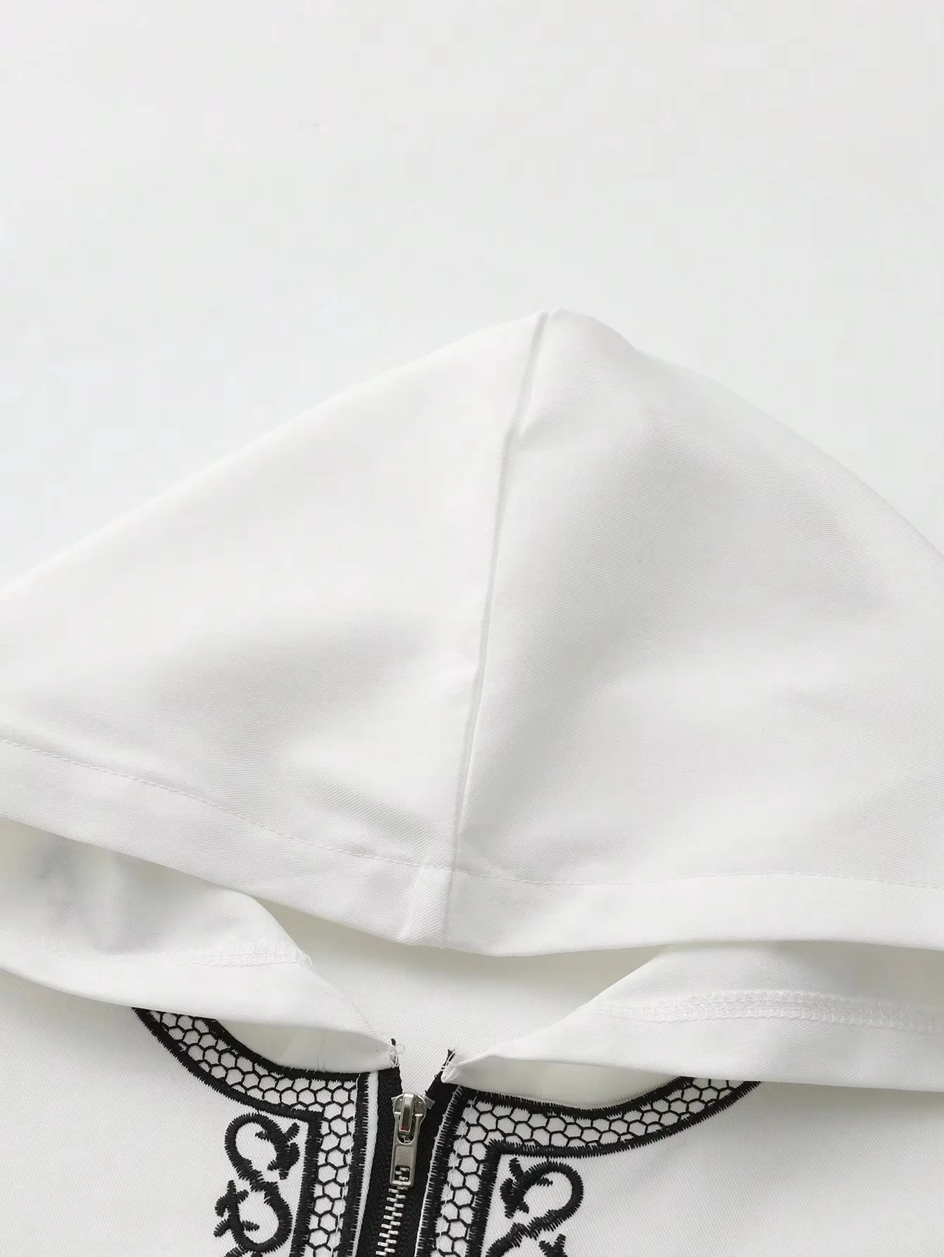 남성용 후드 가운 Abaya 사이드 포켓이 있는 고급스러운 자수 전통적인 이슬람 남성용 모로코 스타일 의류