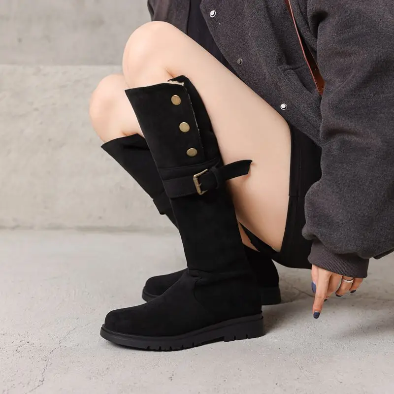 

Girseaby Женские зимние сапоги до колена из флока, замша с круглым носком на плоской подошве, слипоны с пряжкой на ремне, металлический декор, маленький размер 31 43 для девочек, мягкие повседневные