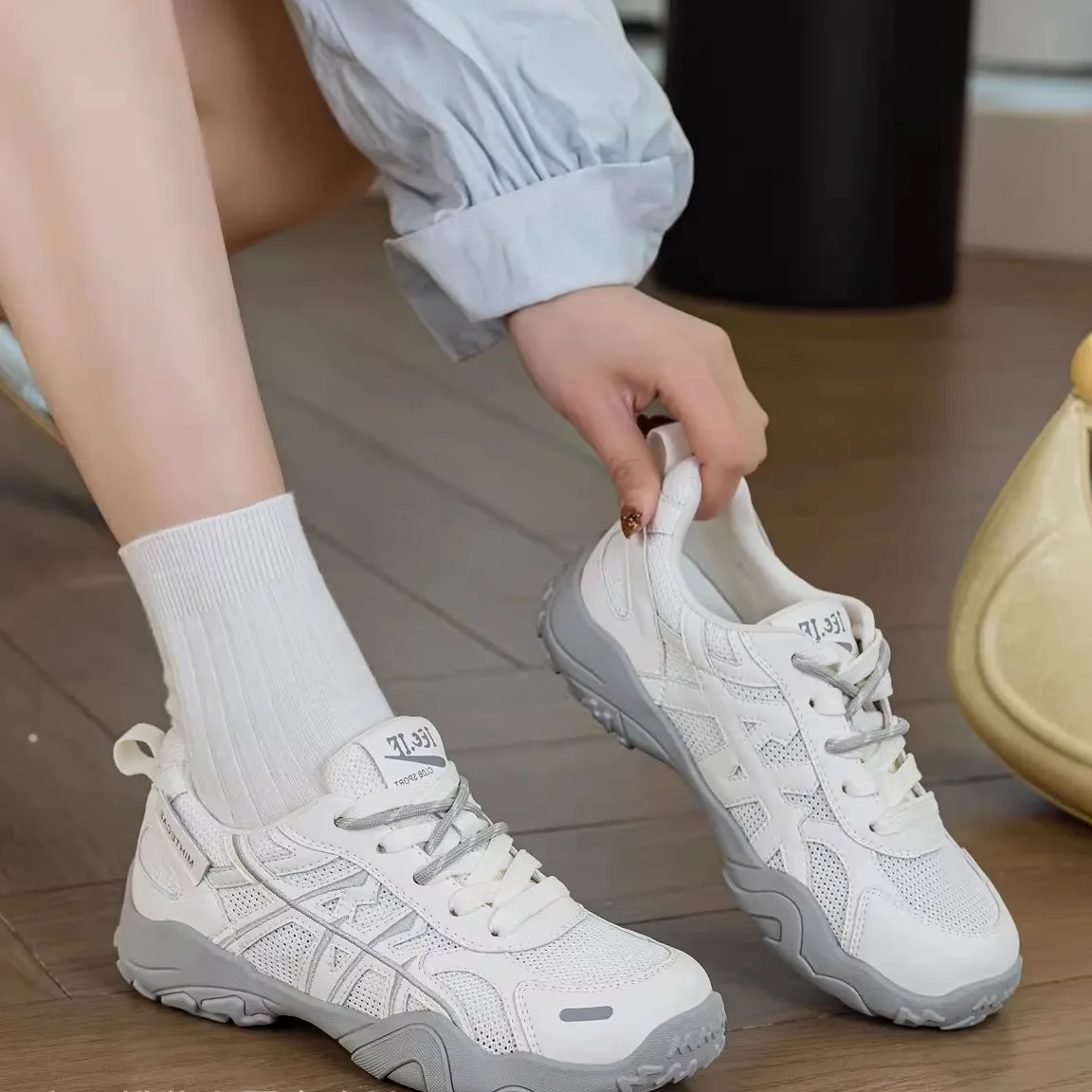 

Women's Sporty Breathable Leather Mesh Deoxynucleotide Shoes Comfortable Soft Bottom All-Match Casual Shoes Rubber Outsole