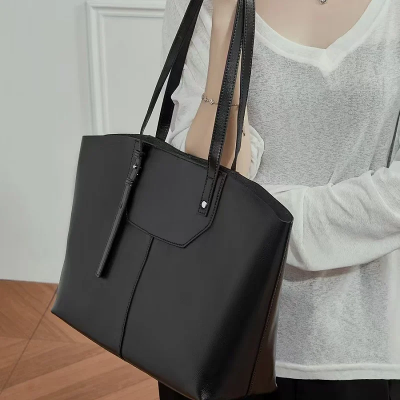 

Luxury Cowhide Genuine Leather Large Tote Handbag for Women Winter 2026 Designer Work Shopper Underarm Shoulder Bag