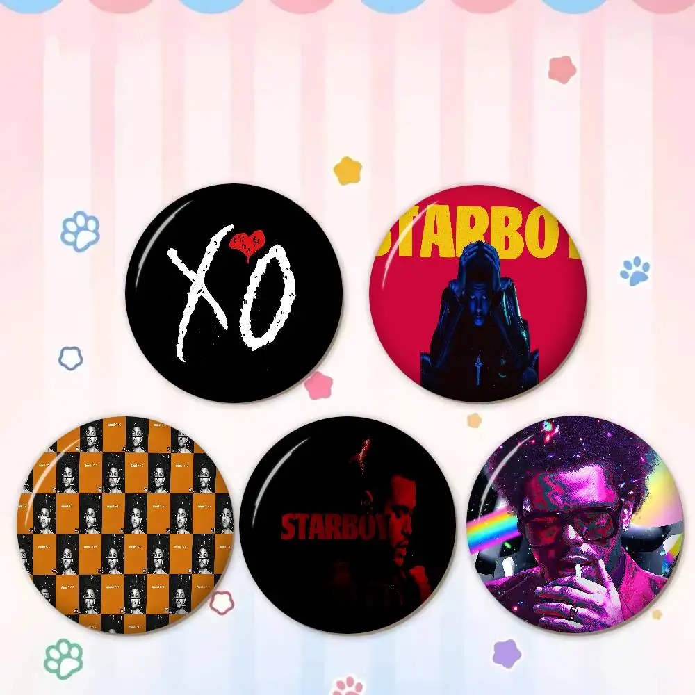 Singer T-The Weeknd Xo Cartoon-Broschen, Anime-Abzeichen, runde handgefertigte Brosche, Anstecknadeln, Schmuck für Rucksack, Kleidung, Geschenke
