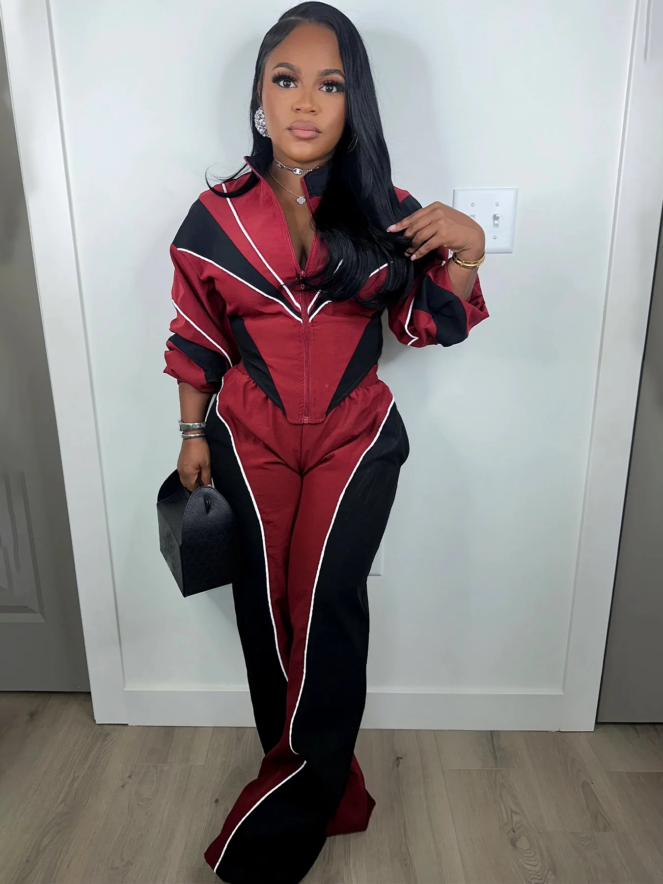 

Спортивный костюм Cutenew: комплект из двух предметов — куртка на молнии с воротником-стойкой и асимметричным кроем + прямые брюки.