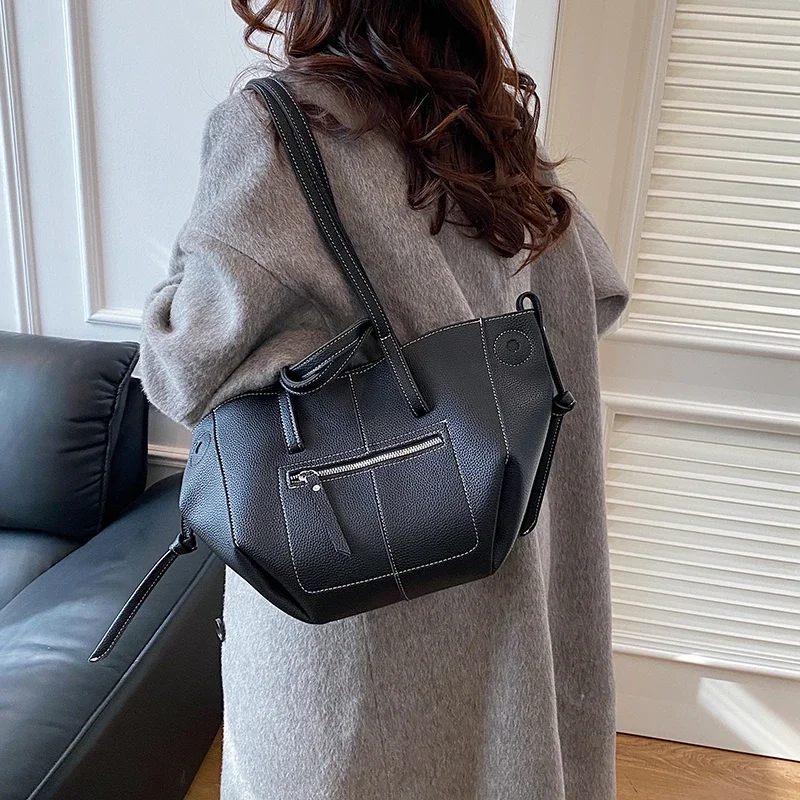 

Elegant Ladies Messenger Bag, High-Quality Leather Shoulder Bag For Women With Famous Designer Practical Style