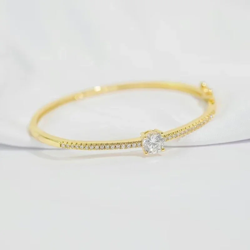 Huitan Armreif im minimalistischen Stil mit funkelndem Zirkonia, schlicht, stilvoll, trendig, Handgelenk-Accessoires, wunderschöner Hochzeitsschmuck