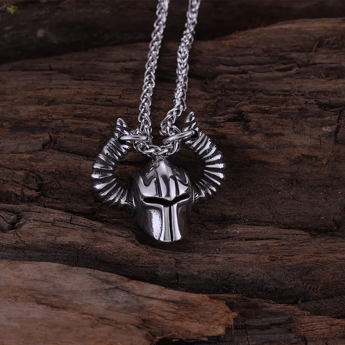 Vikings Vintage Stainless Steel Warrior Horn Helmet Mask Necklace Men Unique Design Personality Biker Party Club Pendant Jewelry