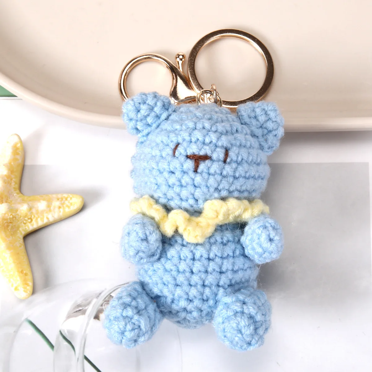 Niedlicher Häkel-Bären-Anhänger Gestrickter Tier-Schlüsselanhänger Handgewebter Bären-Schlüsselring Rucksack-Anhänger Liebevolles Geschenk – Detail 3
