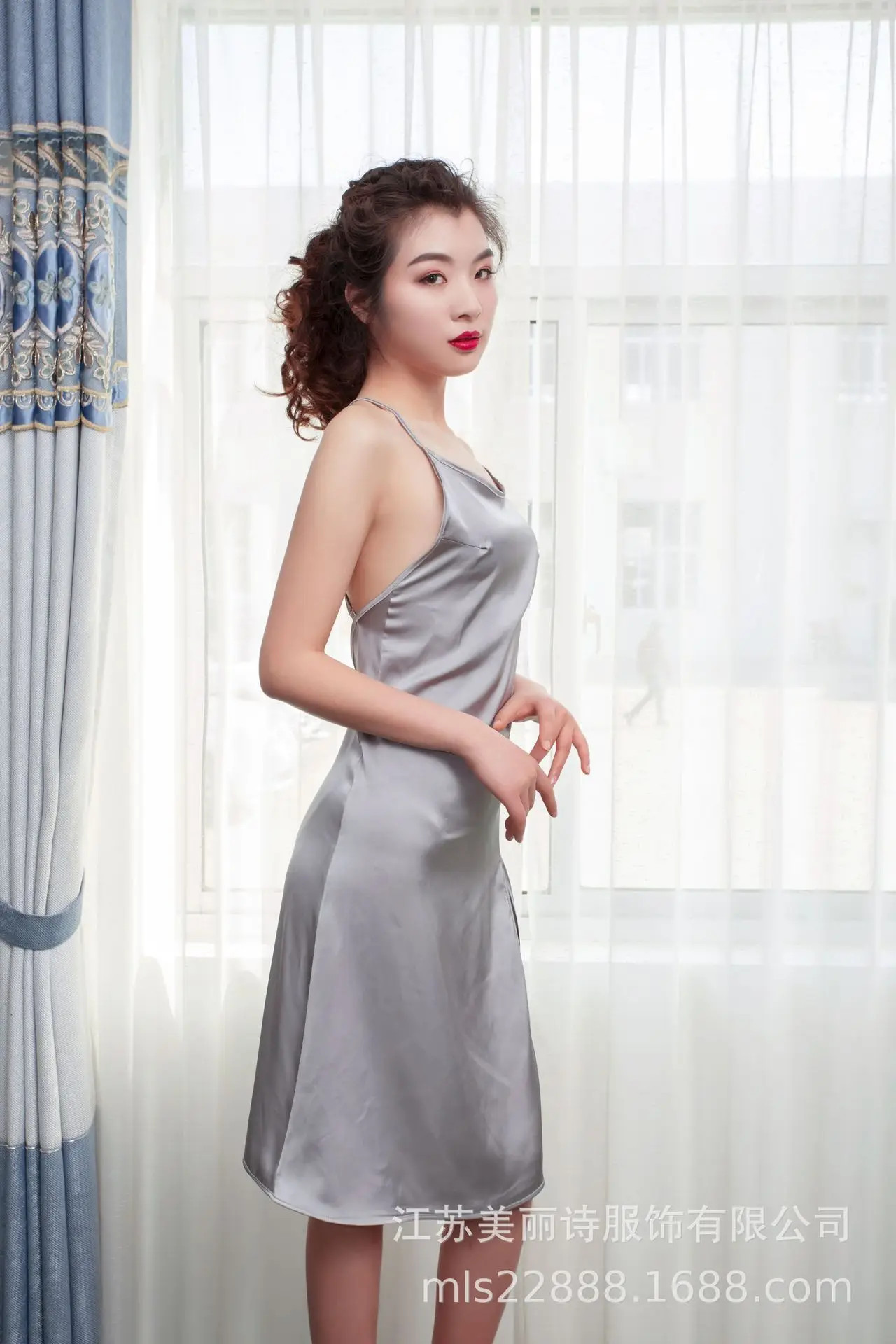 Ladies Sexy Silk Satin Spring Summer Autumn Ladies Pajamas Long Sexy Lingerie Slit Sexy Sling Nightdress Homewear