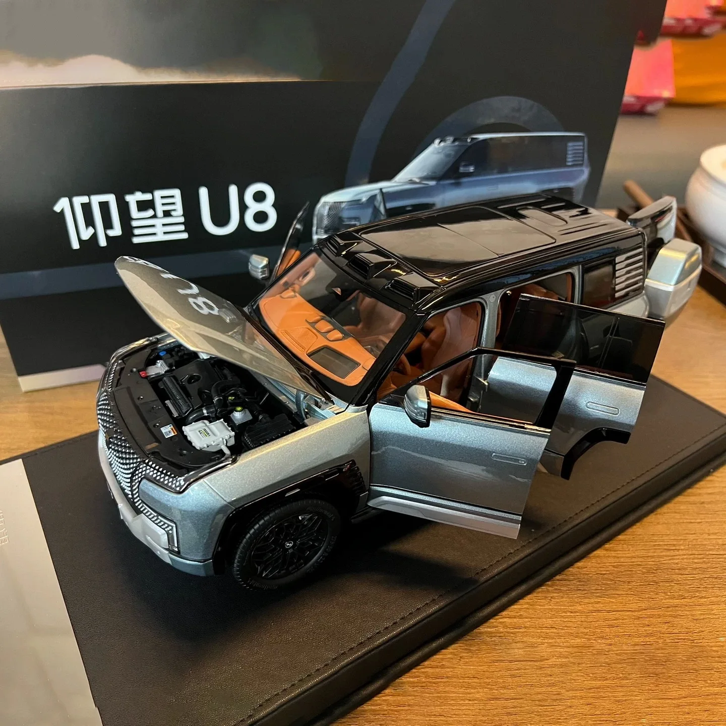 YANGWANG U8 Desktop Decoration,BYD Die-cast Alloy Micromodel，Metal Car Model,Adult Gift,Formula Leopard，DENZA，Blue,Black,1:18