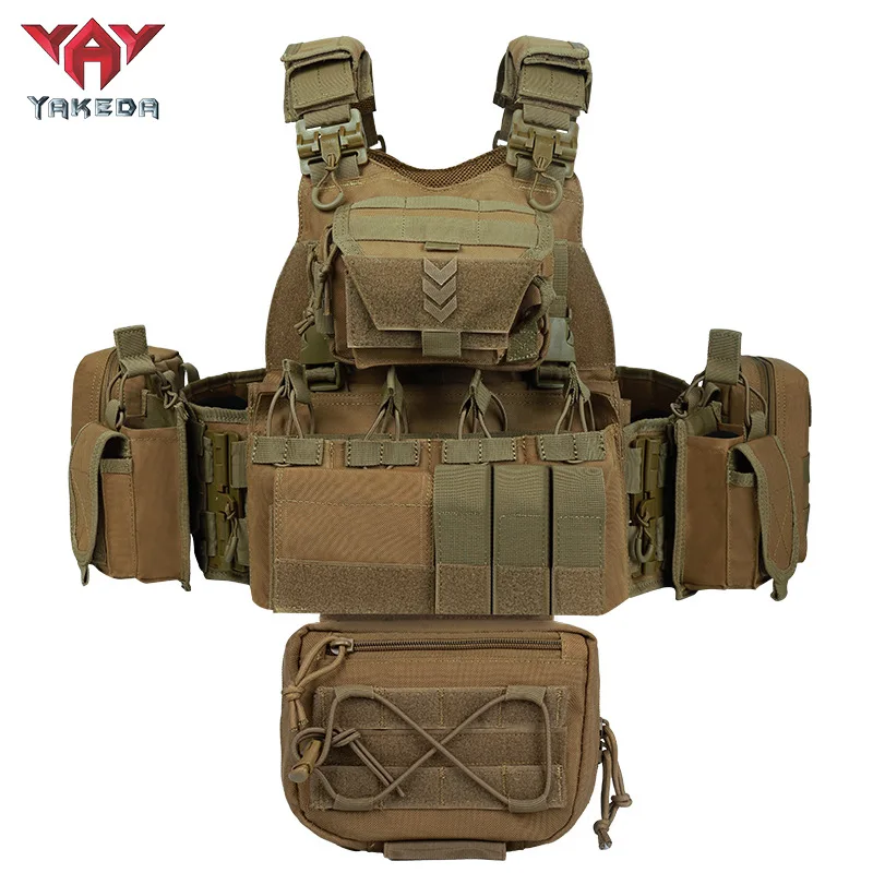 Il gilet tattico YAKEDA è dotato di più pacchetti di accessori e un sistema Molle espandibile che può essere smontato rapidamente