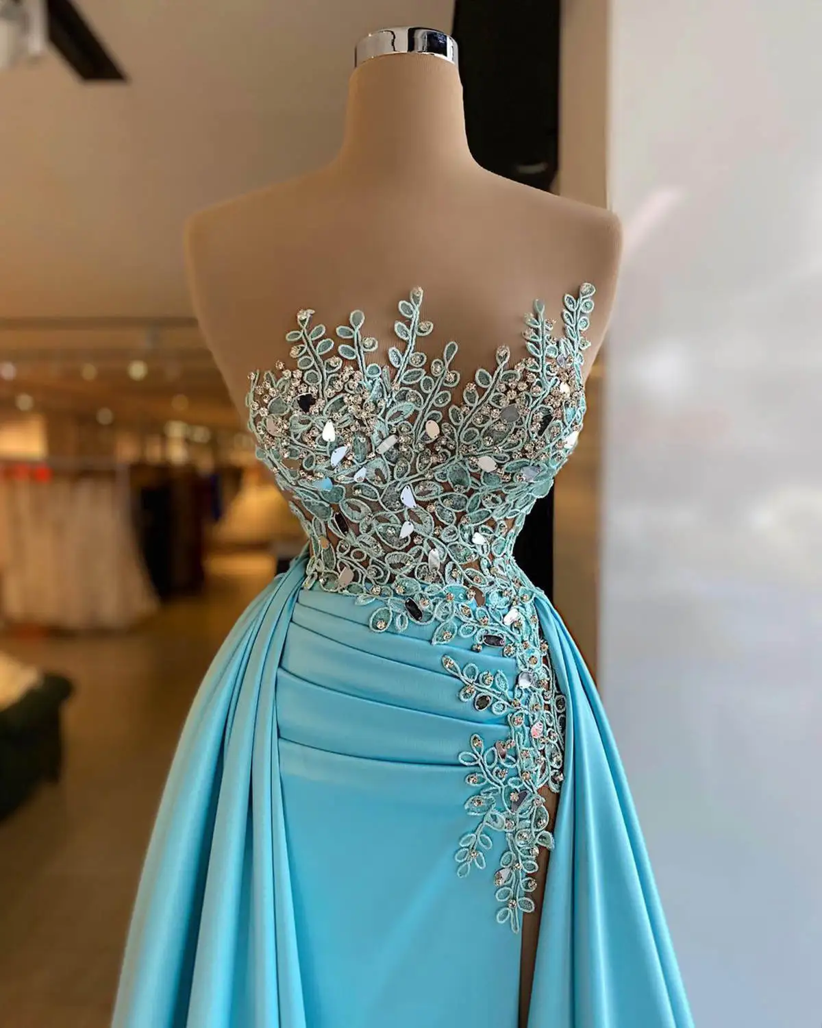 Modern Sheath Gown Evening Dresses Appliques Pattern Satin Strapless Celebrity Party Prom  Dresses Plus Size Custom Size Color