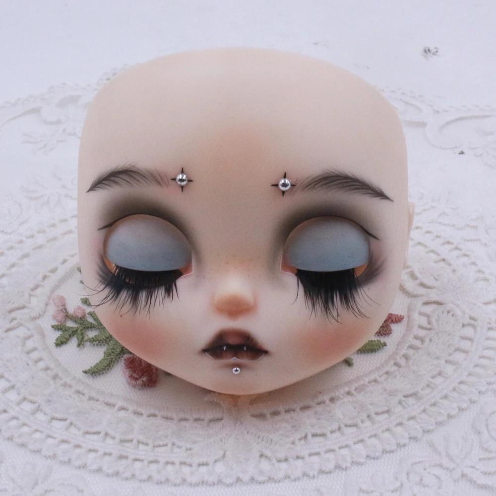 ICY DBS Blyth 1/6 Hand Painted Makeup White Skin White Eyelashes Cute Doll Face with Screws and Cute Rope DIY Toys SD