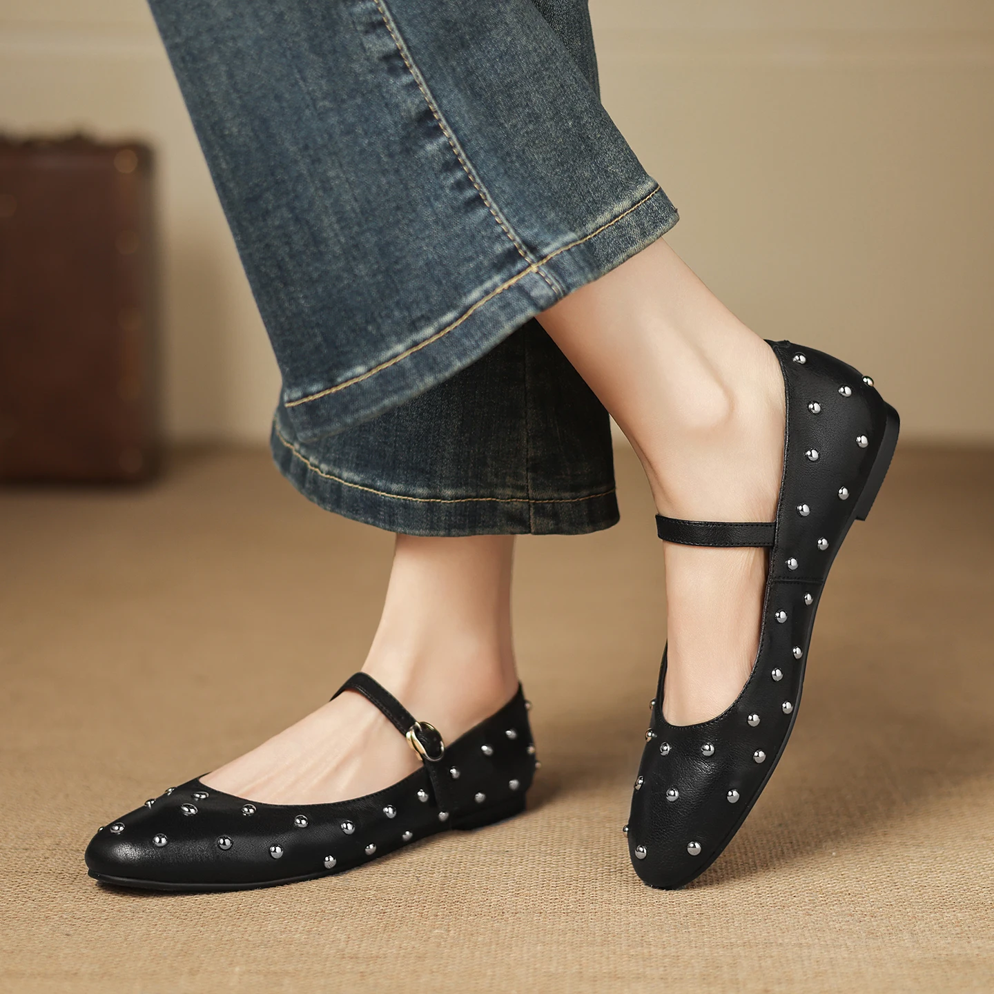 Rivet Round Head  Work Flat Shoes Genuine Leather Sheepskin Mary Janes Shoes Buckle Ballet Shoes Large Size Womens Shoes