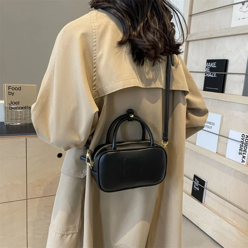 

Elegant Classic Leather Messenger Bag Women Crossbody, Shoulder Handbags Tote Bags, Popular Luxury Brand Designer