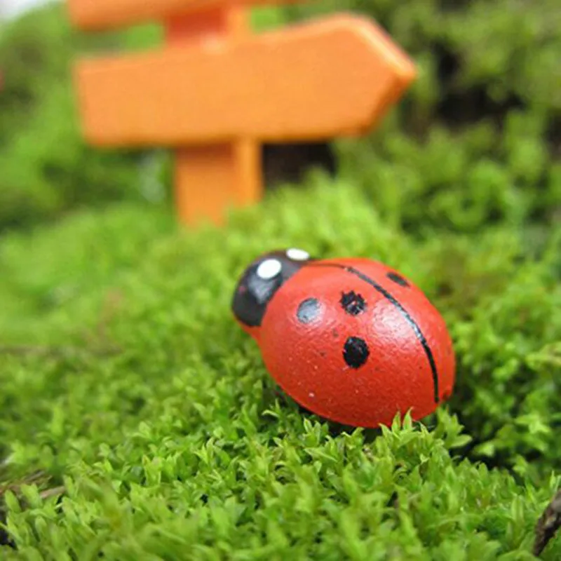 

100pcs DIY Micro Landscape Mossy Fleshy Small Ornaments Cartoon Red Beetle Seven Star Ladybug Wooden Crafts Home Decor