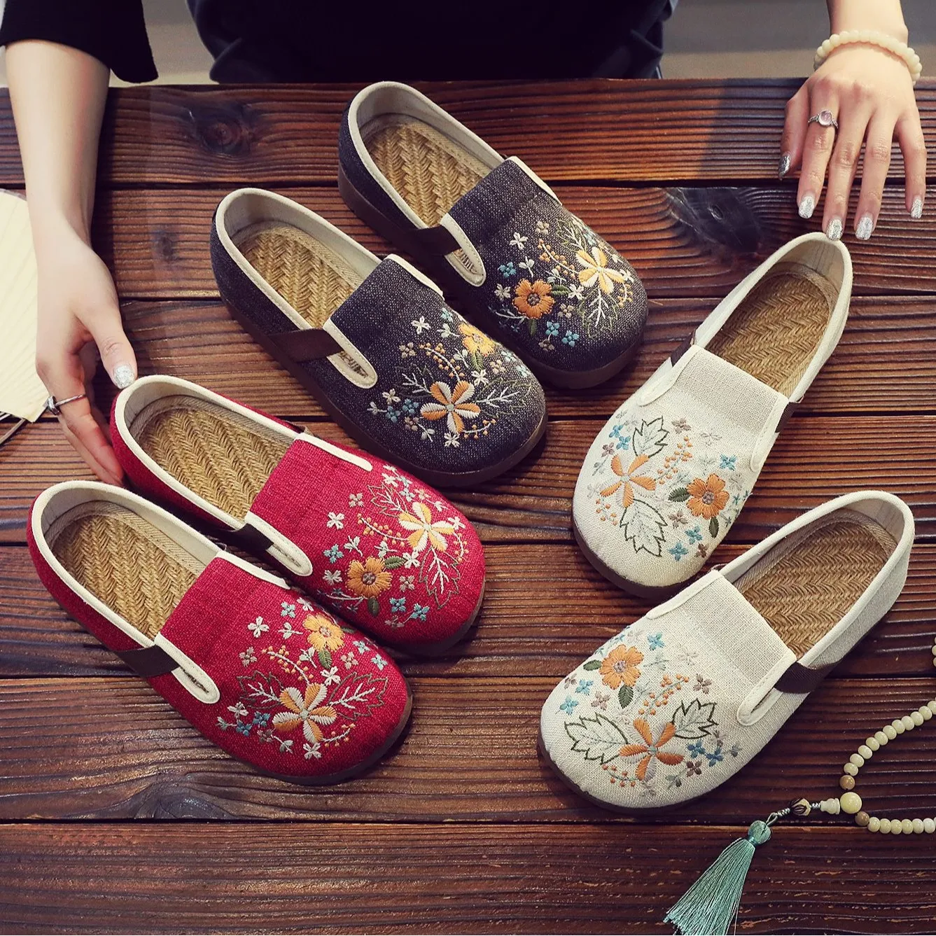 

2026 Summer Ethnic Women's Beige Red Black Floral Embroidery Espadrille Mules Comfort Casual Linen Shoes for Daily Wear Q-169