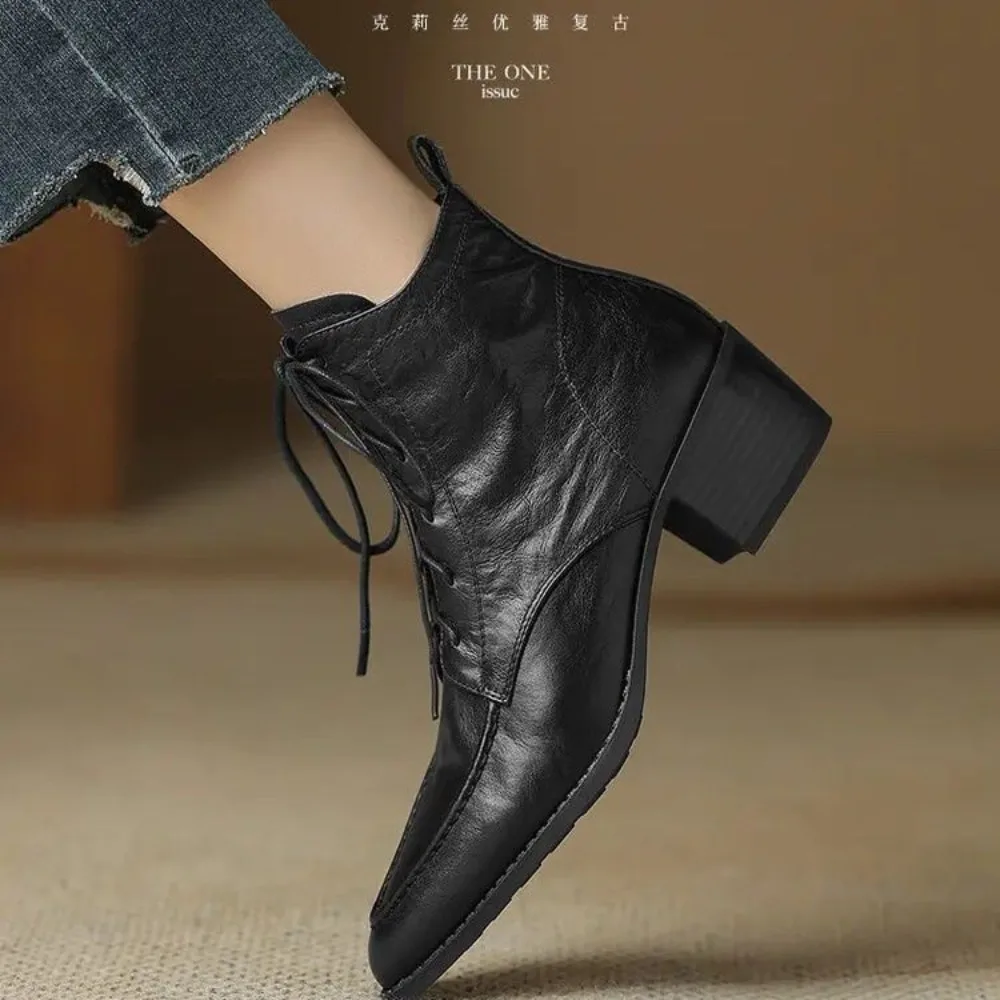 

2025 Soft leather retro thick heel British style women's boots for autumn and winter new pointed lace up small boots