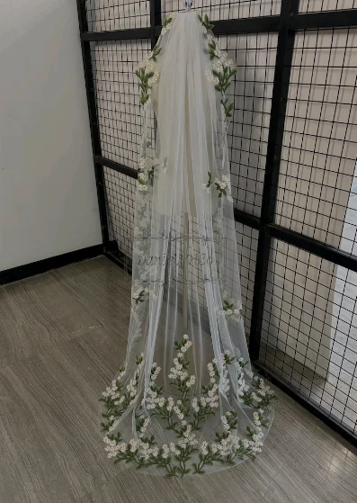 Green Leaf Lace Bridal Veil, Floral Lace Wedding Veil, Floor Length Veil, Romantic Lace Edge Veil, 1 Tier Tulle Veil with Comb