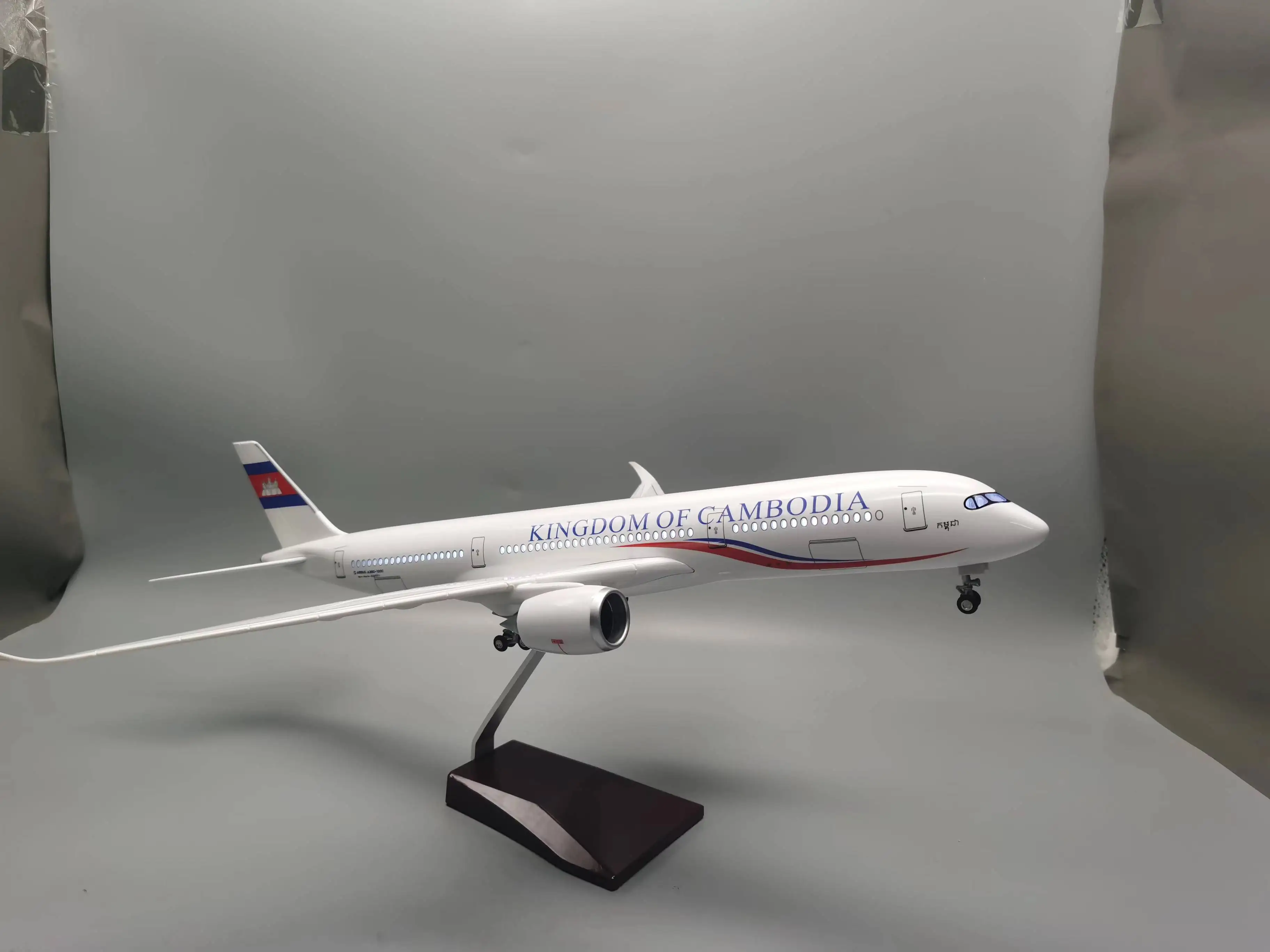

47cm A350 Cambodia Aircraft Models 1:142 Scale Plane Diecast Resin Toy Model Assemble With Lights Wooden Base Aviation Ornaments