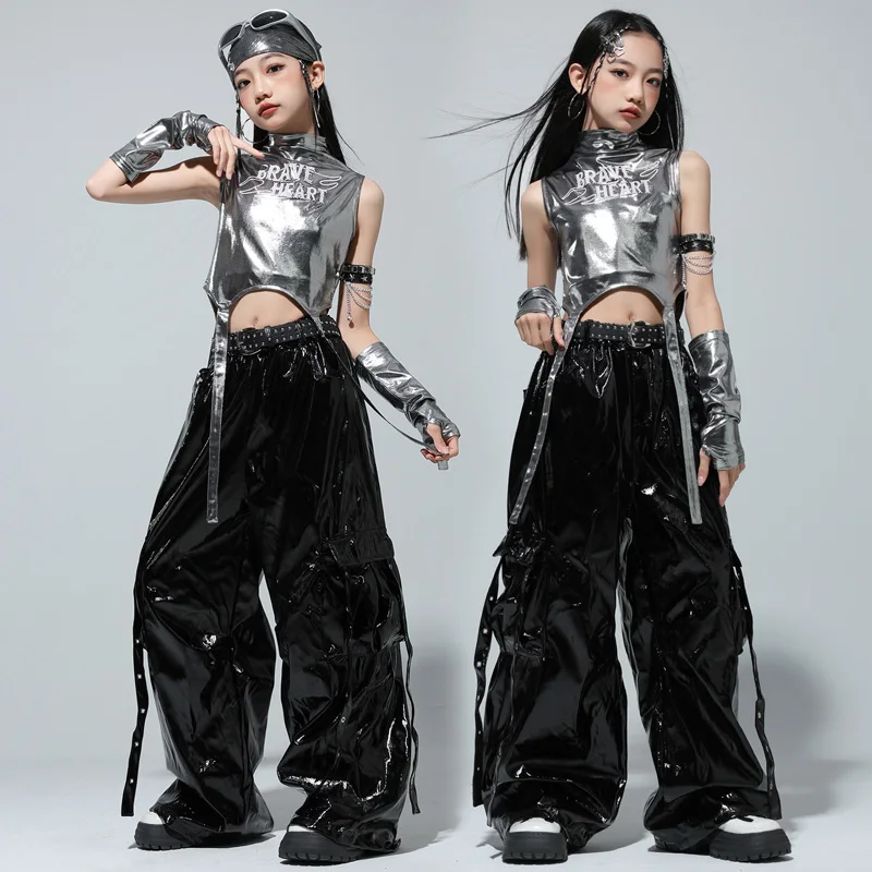 ชุดฮิปฮอปสำหรับเด็กผู้หญิง เสื้อครอปท็อปผูกโบว์สีเงินสไตล์เคป๊อป กางเกงหนังเต้นสตรีท ชุดสตรีทแวร์เด็ก ชุดแจ๊สสำหรับเด็ก ชุดกลุ่มเด็กผู้หญิง