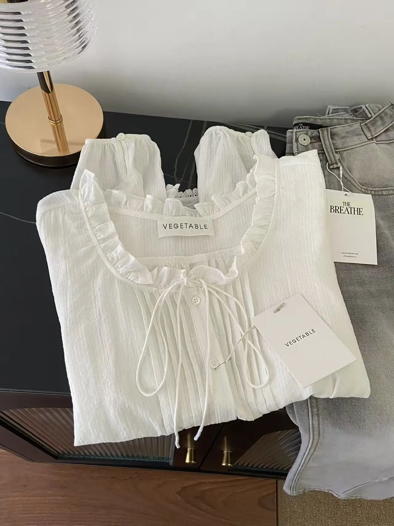 

Gentle Ruffle Collar Waist-Cinching Shirt Cotton Long Sleeve V-neck Button-front Soft Breathable Women's Fashion Spring Shirt