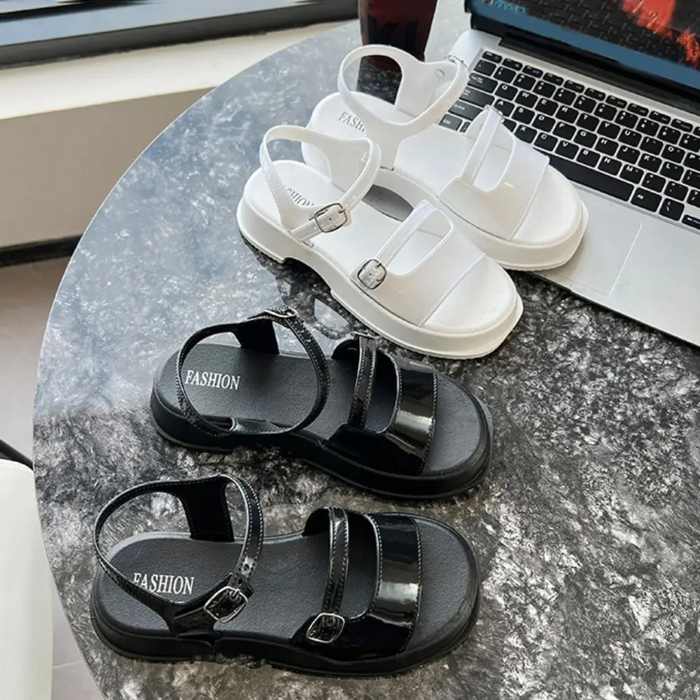 صنادل أنيقة بكعب منخفض من مادة PVC بإبزيم كاحل مجوف شباشب مضادة للانزلاق ملابس شاطئ صيفية