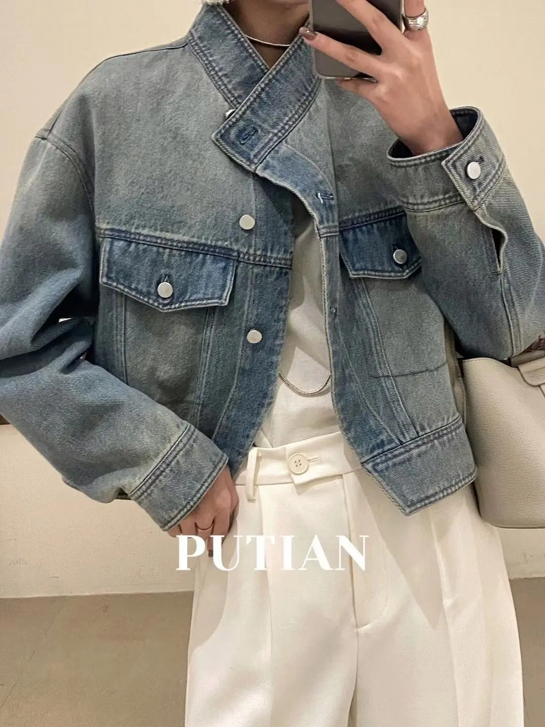 

Осенние женские укороченные куртки, однослойные, средней длины, с ветрозащитной подкладкой, на флисовой подкладке, с большими пуговицами на хлопковой подкладке.