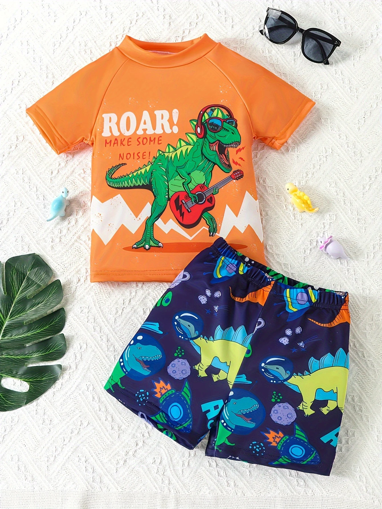 

Комплект из 2 предметов: летний купальник с короткими рукавами и плавки с рисунком динозавра для мальчиков на выход на пляжу