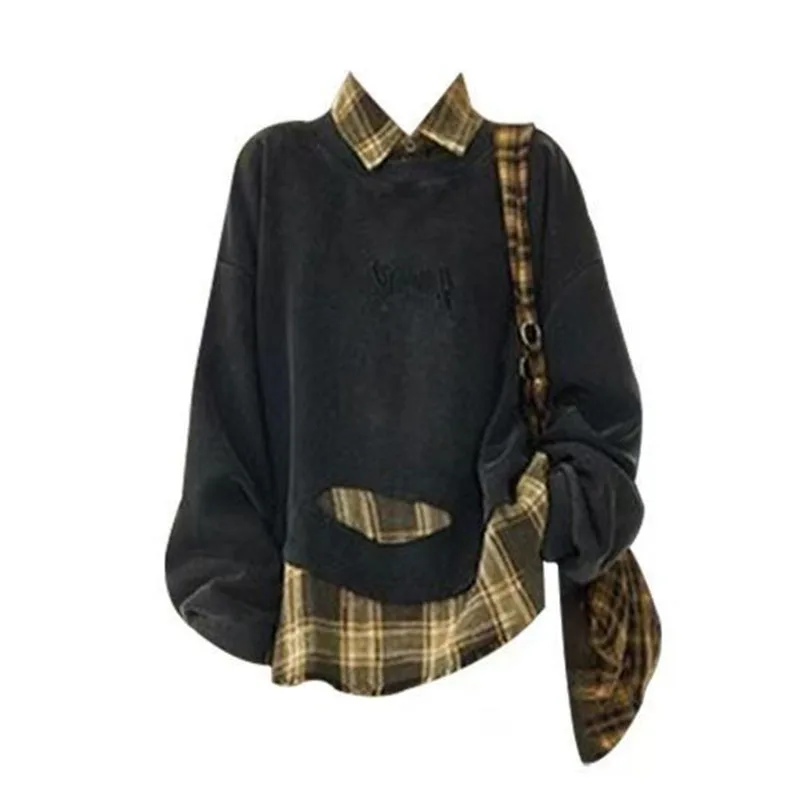 Vroege herfst outfit in meisjesstijl, mode in collegestijl, nep tweedelige temperamenttop gecombineerd met Koreaanse geplooide korte rok