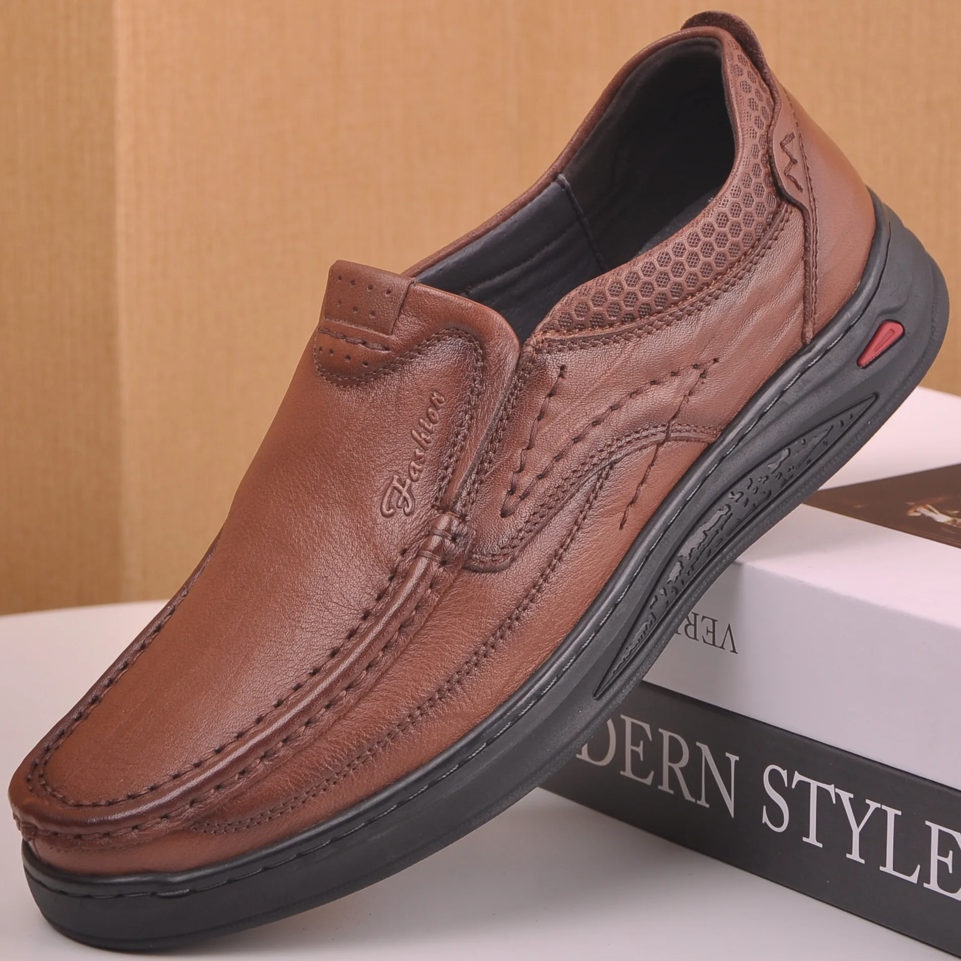 

Мужская повседневная обувь из натуральной кожи. Модные деловые лоферы для мужчин. Формальная обувь. Дизайнерские мокасины. Легкая обувь для вождения.