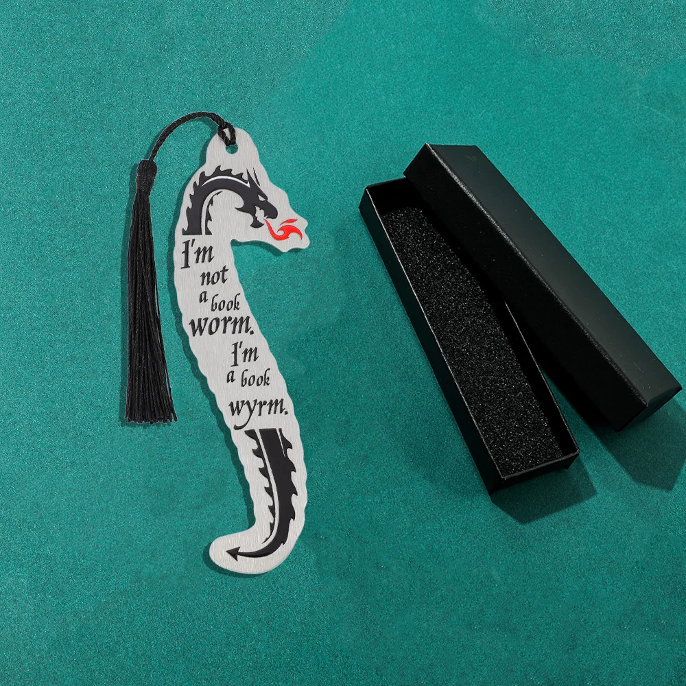 "أنا لست دودة الكتاب، أنا كتاب Wyrm" تنين - إشارة مرجعية من الفولاذ المقاوم للصدأ على شكل شرابة وصندوق هدايا مرجعي بالنجوم - صفحة متينة. #1