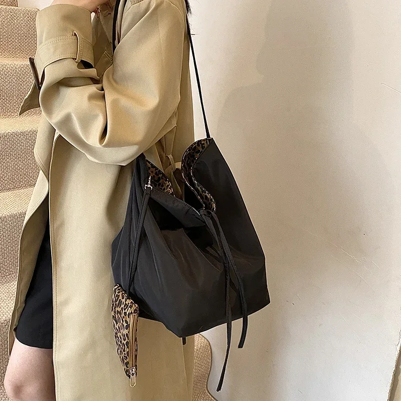 2024 Hot Selling Nylon Zipper Leopard Print Large Capacity Double-sided Back Shoulder Bag Fashion Dual-use Versatile Tote Bag