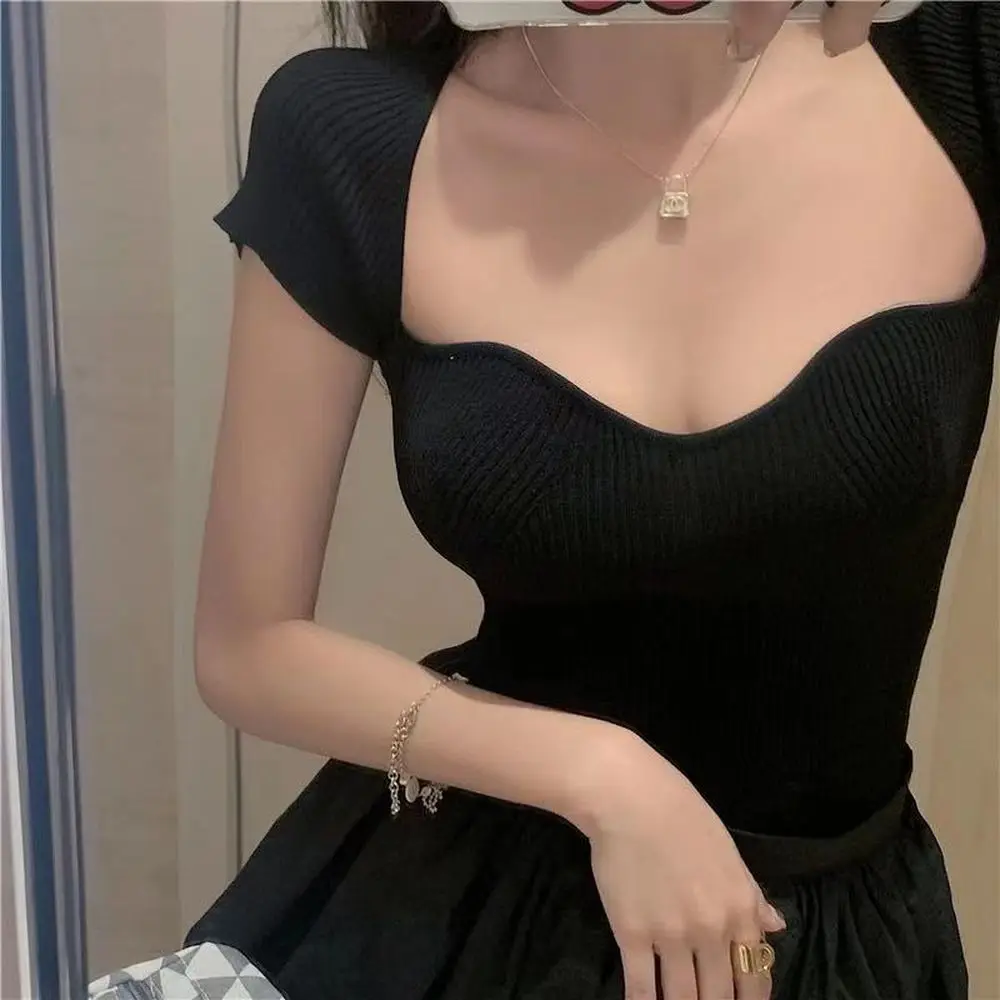 

Сексуальный японский трикотажный топ с квадратным вырезом, летний, модный, женский, с коротким рукавом, укороченный, с вырезом на животе, облегающий, с волнистым краем