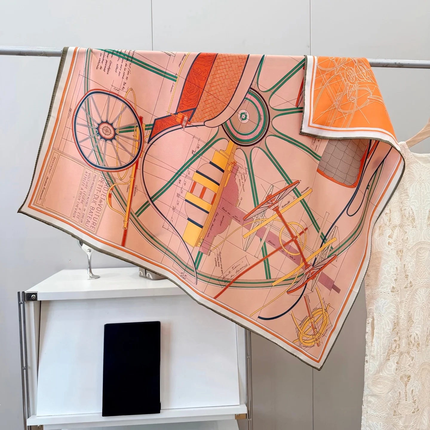 

Spring/Summer Hot Selling Double-Sided Silk Scarf Silk Twill Square Scarf/Scarf for Commuters Retro Design Versatile Shawl Gifts