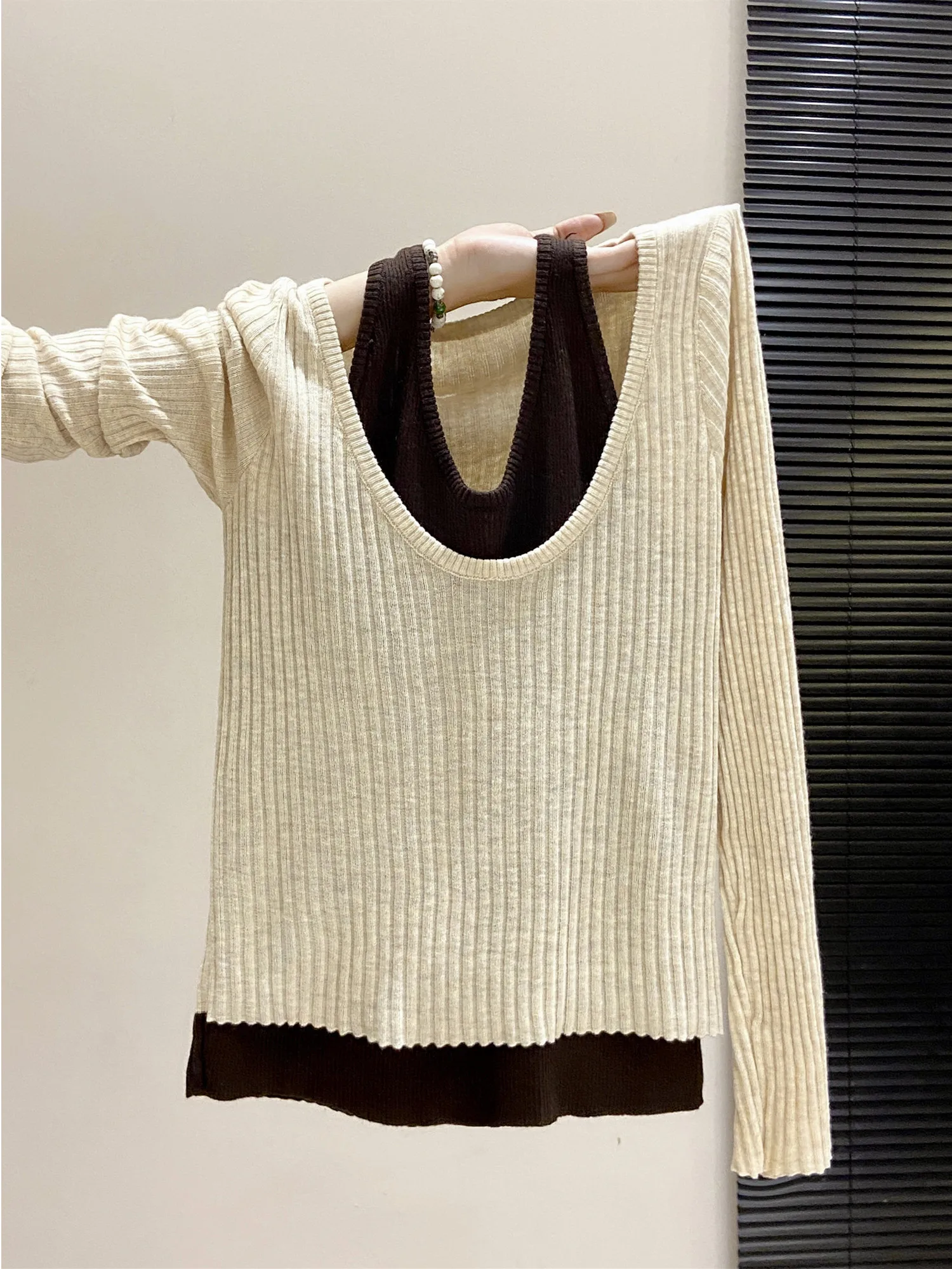 Slim Fit Long Sleeve Knitted Sweater Women's round Neck Design Sense Neck Hanging Stripe Resistant Fashionable Autumn Top