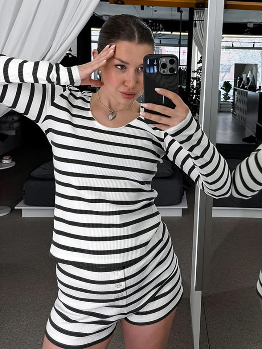 Marthaqiqi Striped Women Nightwear Set V-Neck Sleepwear Long Sleeve Nightgowns Shorts Casual Ladies Ladies Pajamas 2 Piece Suits