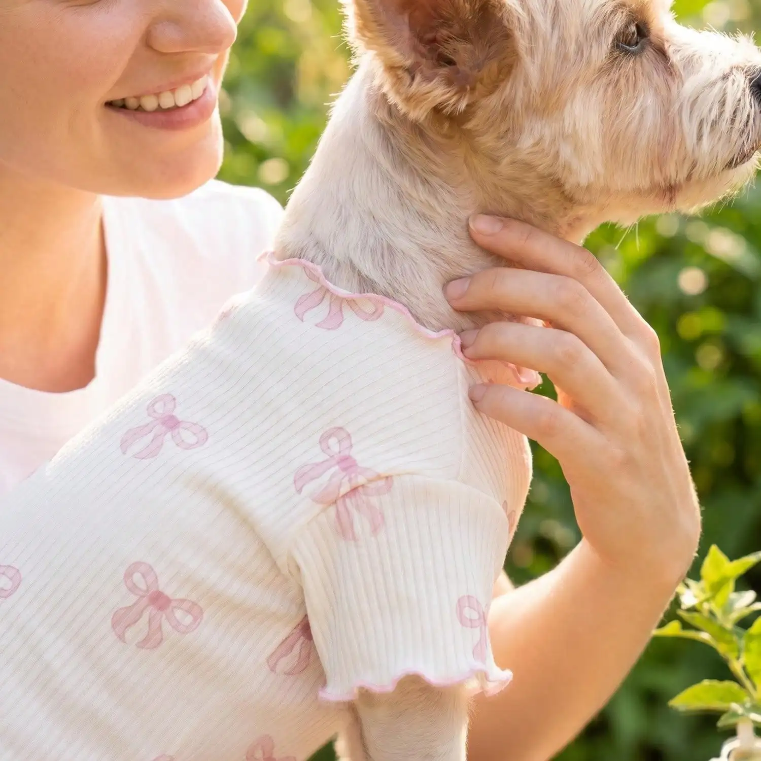 Geripptes Haustier-T-Shirt mit Herz- und Schleifendruck und Rüschenbesatz für kleine Hunde und Katzen – Detail 6