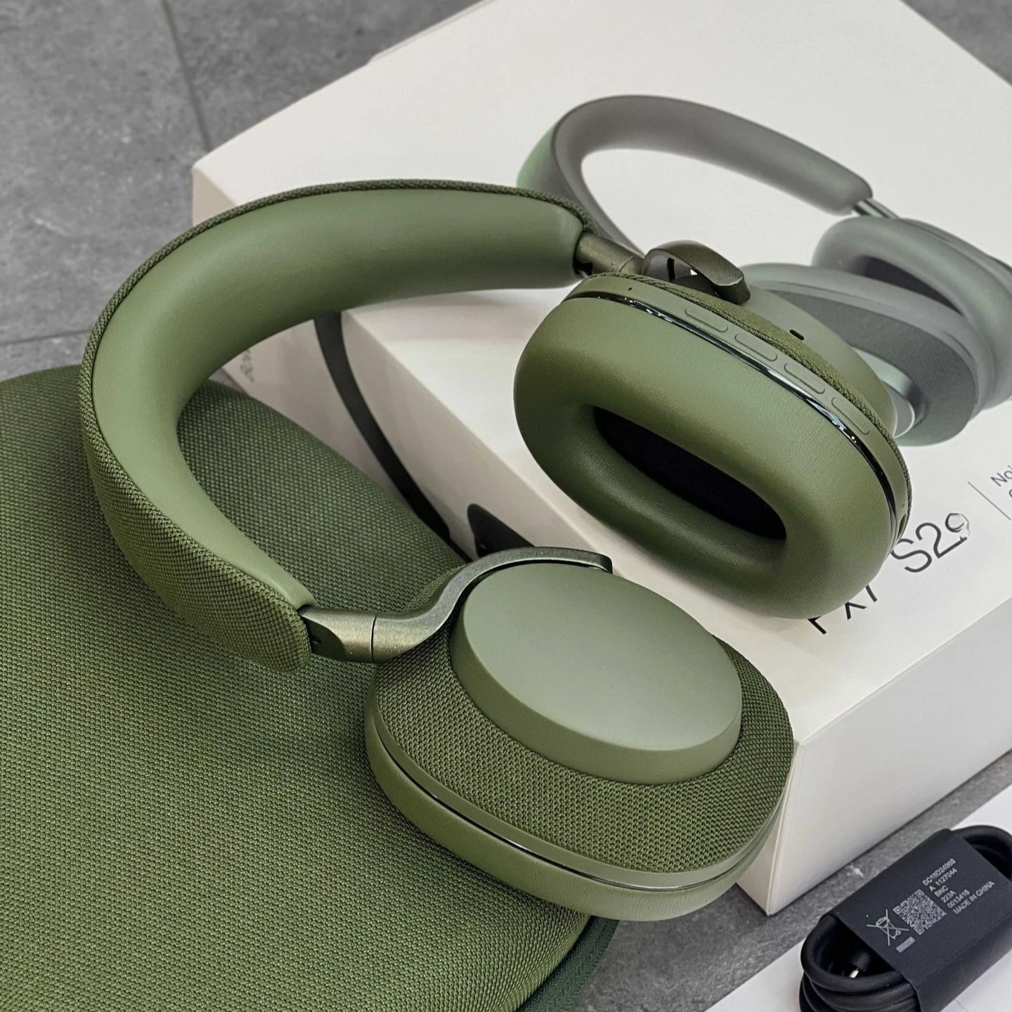 2026 New PX7S2 Over-Ear Wireless Bluetooth Headphones High-Fidelity HIFI Call True Noise-Canceling Headset PX8 view 3