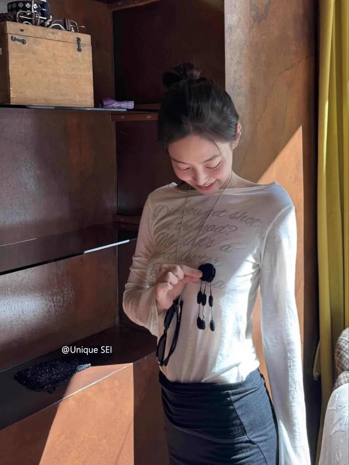 

Корейская субкультурная футболка с наклонным воротником и длинными рукавами с принтом букв для женщин, осенняя новая облегающая футболка для пикантных девушек