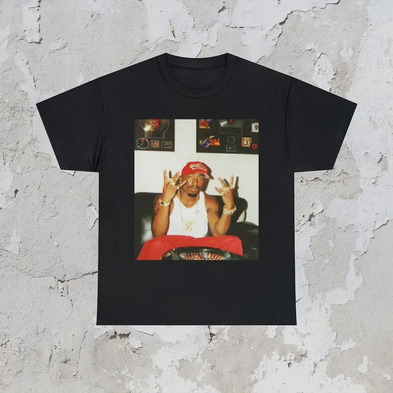 

2Pac T-shirt 90's Hip Hop Clothing Unisex Classic Fit Rapper Shirt Tupac Shirt