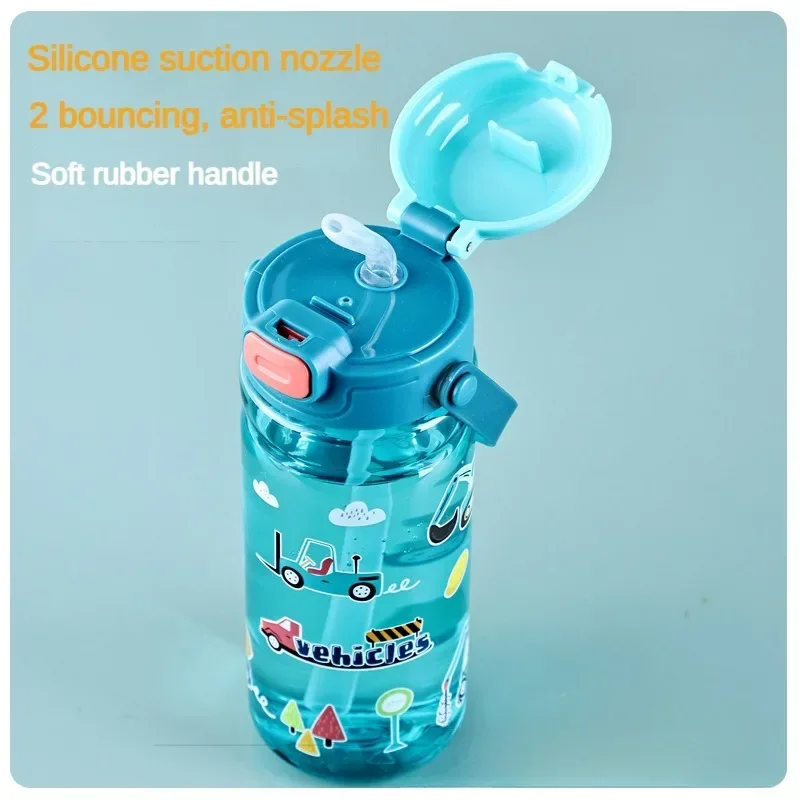 Bottiglie d'acqua in plastica per cartoni animati con tazza per bambini da 600 ml con cannuccia e coperchi Tazza per bevande portatile per bambini per regalo per bambini