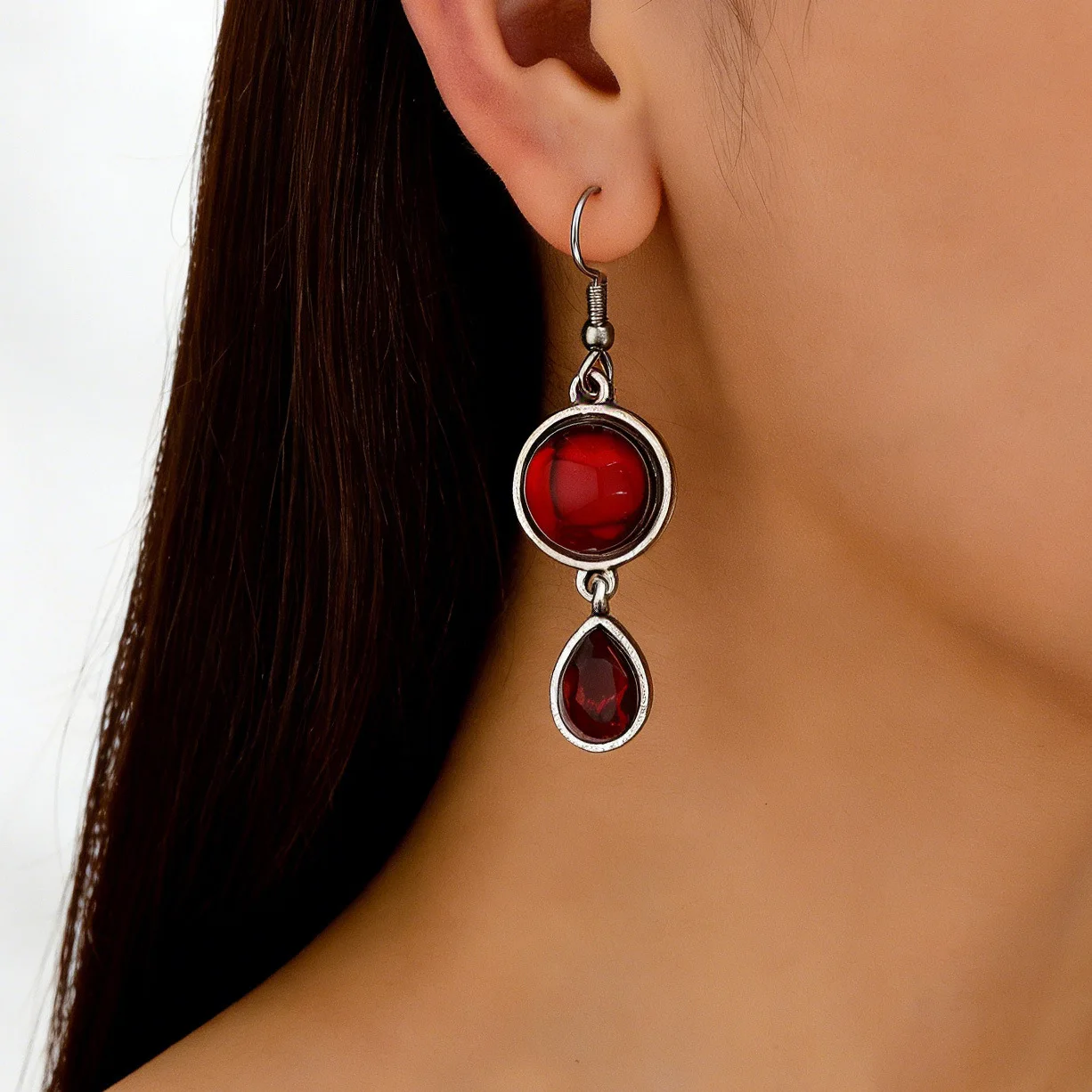 

Аксессуары для самостоятельного изготовления: элегантные серьги с цветами в европейском и американском стиле, простые украшения с рубиновыми подвесками, нишевый дизайн, изысканный легкий люкс.