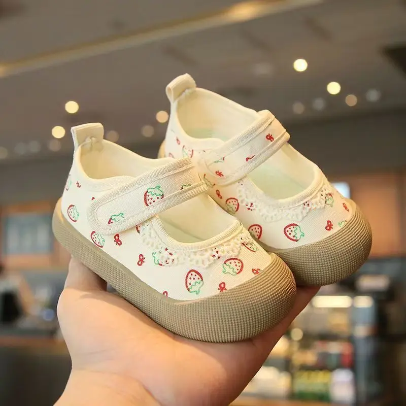 

Модные детские кроссовки для девочек 2026 года, весенние новинки, ретро-дизайн, универсальные, с цветочным принтом, из холщовой ткани, удобные, нескользящие, повседневная обувь для детей