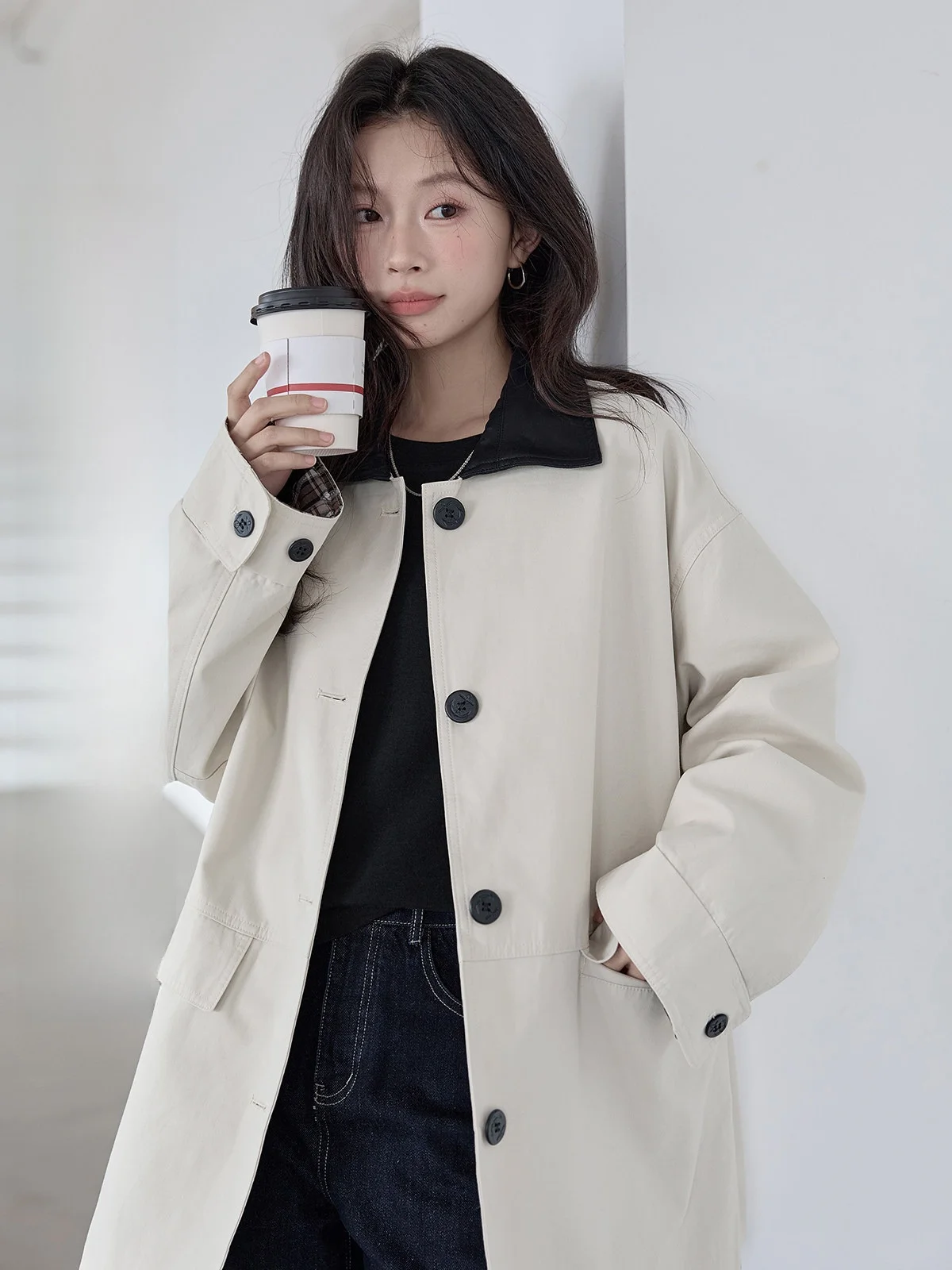 

Женская ветровка HuiXi Apricot 2026: Весенняя модель для города с уникальным дизайном и вставками, универсальная куртка