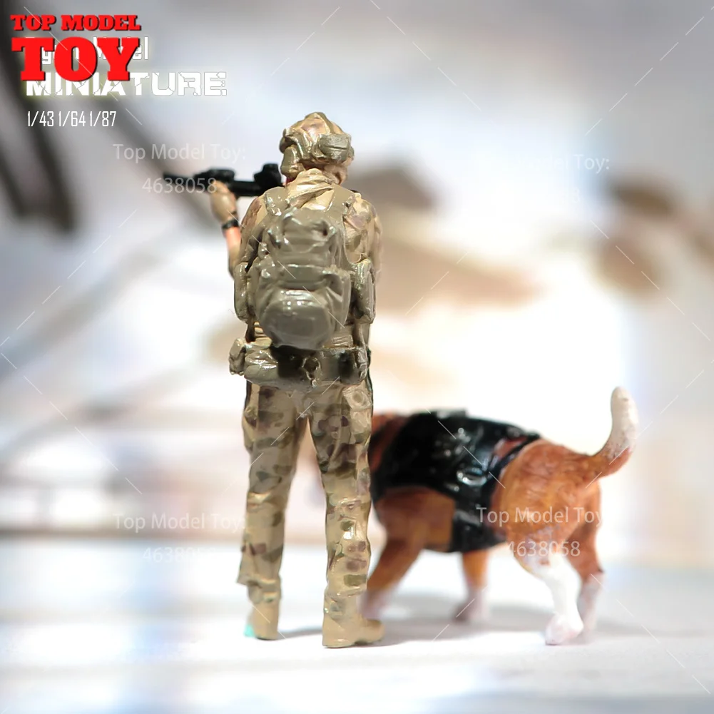 Painted Miniatures 1/64 1/35 1/72 American Modern Soldiers with Guns Dog Scene Props Figures Model Miniature Car Accessory Toy