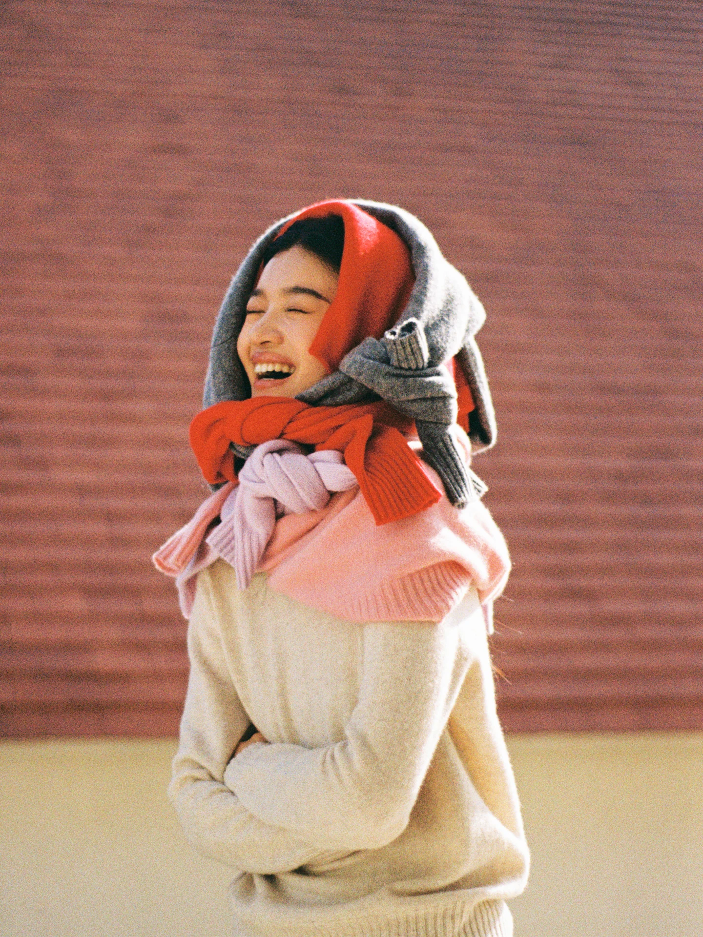 

Женский повседневный вязаный свитер N Special Blooming 747 Color Ptte из шерсти с высоким воротом, свободного кроя, разноцветный